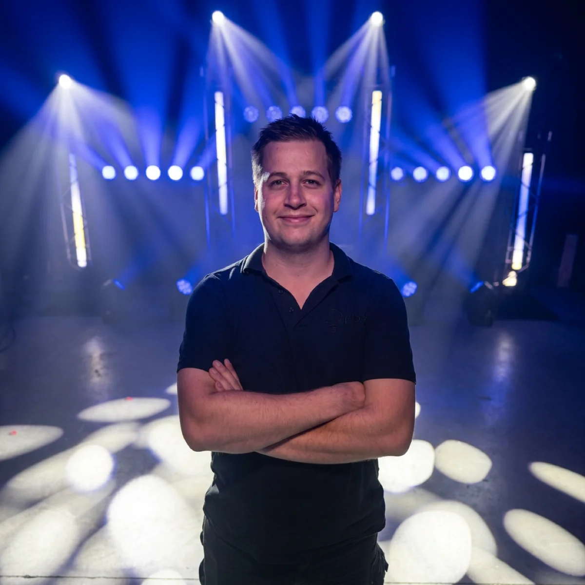 Bart Prinsen voor een verlicht podium